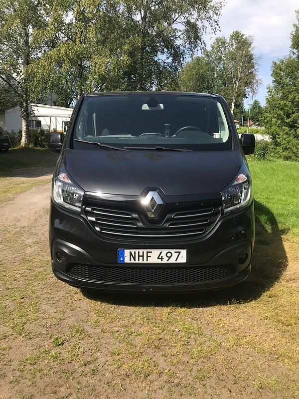 Begagnad Renault Trafic 120 HK (88 kW) 2016 Minibuss