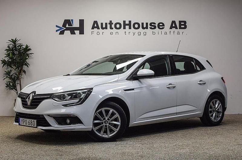 Vit Begagnad 2017 Renault Mégane IV Zen Halvkombi | 109 000 kr (Marknadspris) - Bild 1/4
