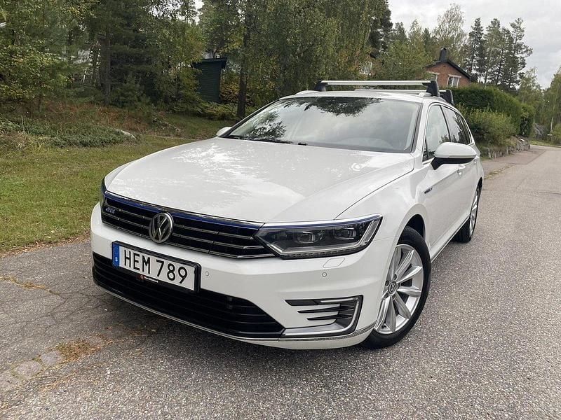 Vit Begagnad 2018 VW Passat GTE Kombi | 179 000 kr (Bra pris) - Bild 1/4