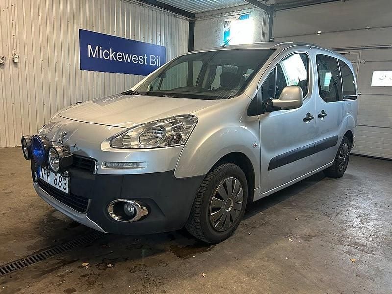 Ljusgrå (grå) Begagnad 2012 Peugeot Partner Tepee Minibuss | 44 900 kr (Marknadspris) - Bild 1/4