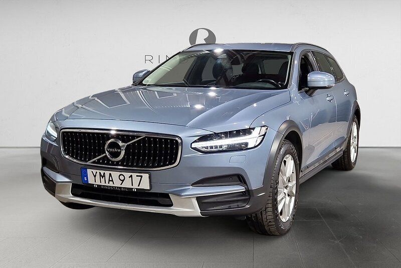 Ljusblå (blå) Begagnad 2017 Volvo V90 CC Kinetic Kombi | 199 900 kr (Marknadspris) - Bild 1/3