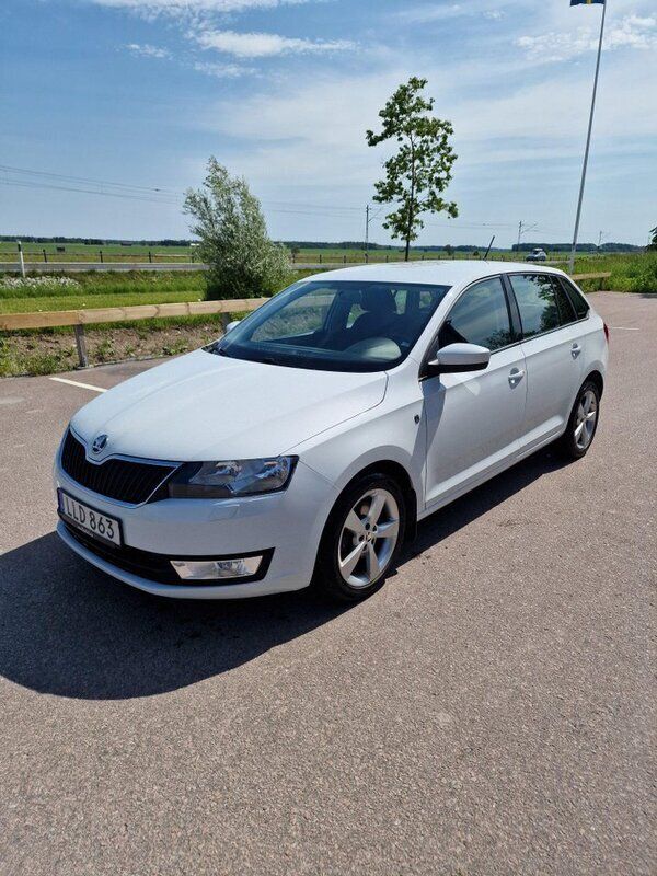 Vit Begagnad 2014 Skoda Rapid Halvkombi | 83 000 kr (Bra pris) - Bild 1/4
