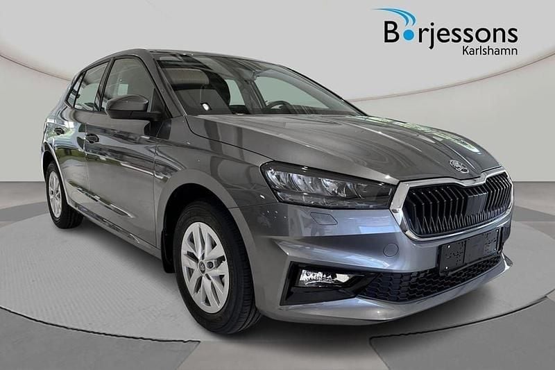 Grå Ny 2025 Skoda Fabia Selection Halvkombi | 259 000 kr (Marknadspris) - Bild 1/4