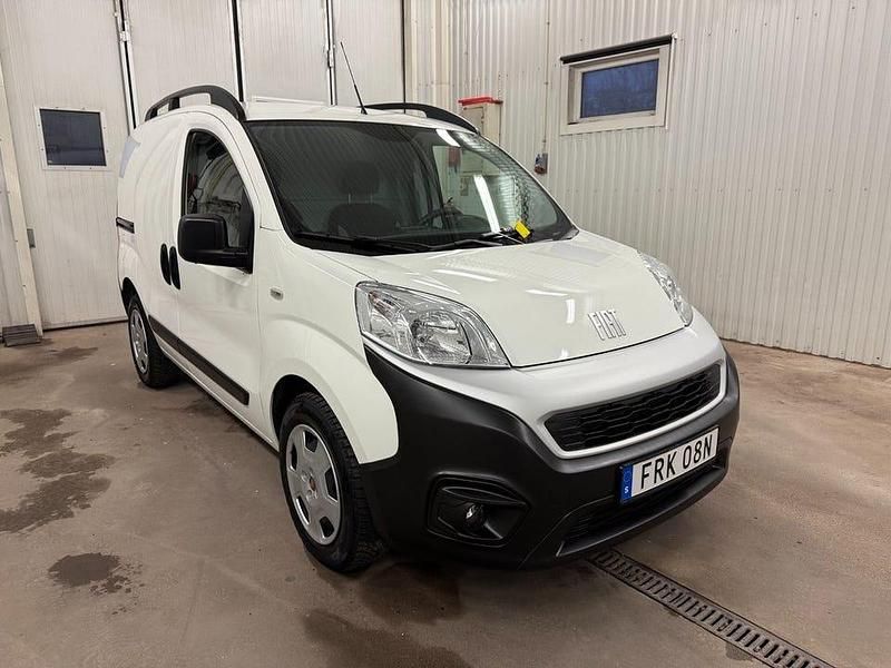 Begagnad Fiat Fiorino 80 HK (58 kW) 2024 Vit Minibuss