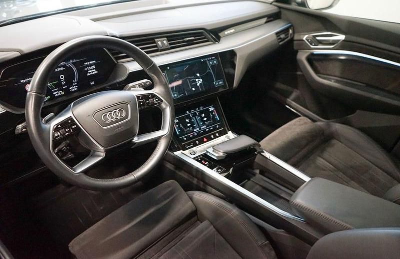 Begagnad Audi e-tron 300 kW (408 HK) 2021 SUV