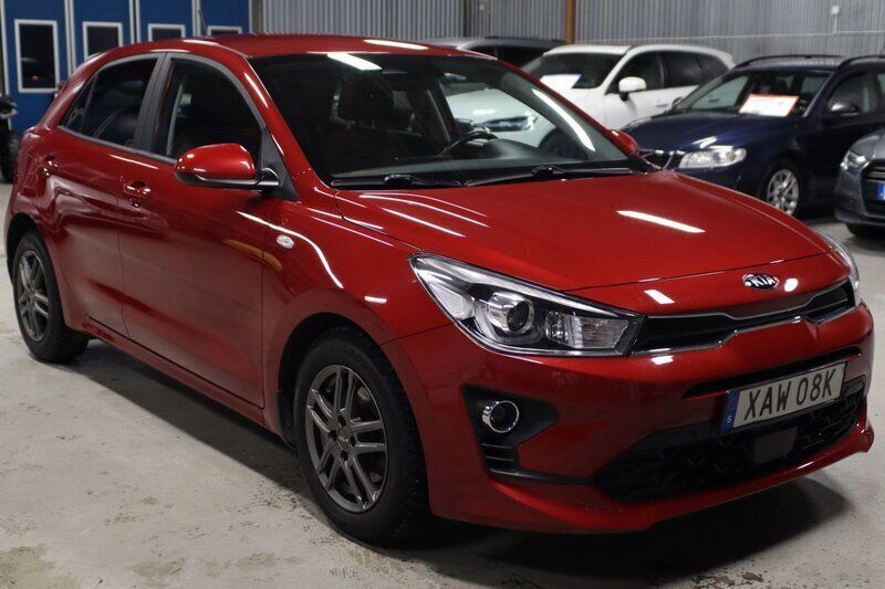 Röd Begagnad 2021 Kia Rio Advance Halvkombi | 139 900 kr (Bra pris) - Bild 1/3