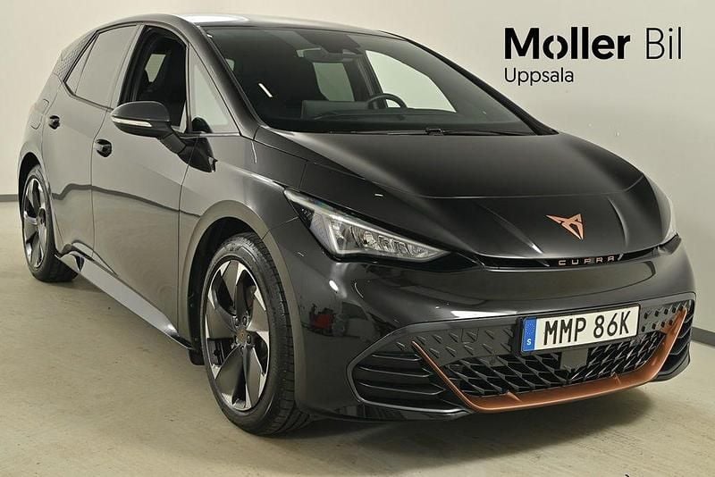 Svart (midnight black metallic) Begagnad 2025 Cupra Born e-Boost Halvkombi | 379 900 kr (Lite dyr) - Bild 1/4
