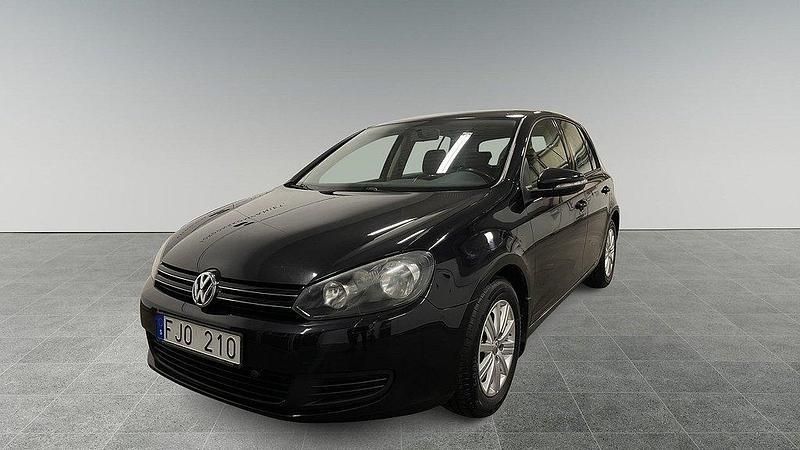 Svart Begagnad 2010 VW Golf VI Halvkombi | 59 900 kr (Marknadspris) - Bild 1/4