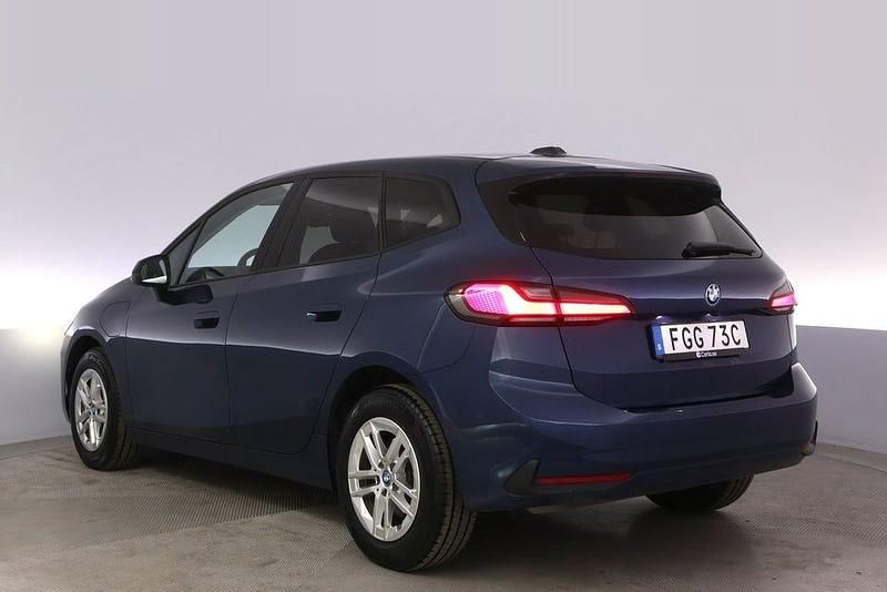 Begagnad BMW 225 Active Tourer Comfort Edition 245 HK (180 kW) 2024 Blå Minibuss