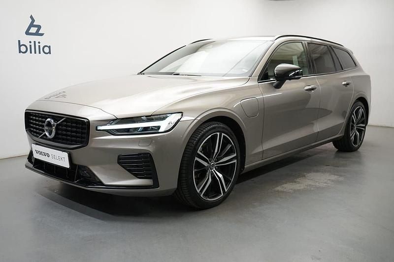 Grå Begagnad 2022 Volvo V60 R-Design Kombi | 469 900 kr (Lite dyr) - Bild 1/3