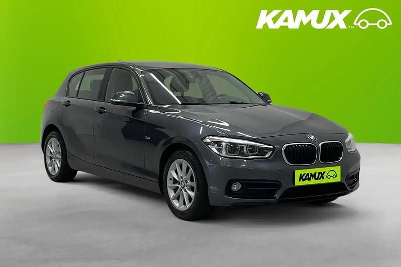 Silver/grå Begagnad 2016 BMW 116 Sport Line Halvkombi | 114 900 kr (Marknadspris) - Bild 1/4