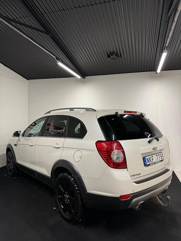 Begagnad Chevrolet Captiva 184 HK (135 kW) 2011 Vit SUV