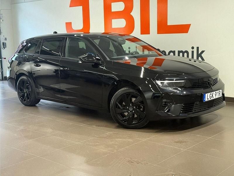 Svart Begagnad 2024 Opel Astra Kombi | 289 900 kr (Marknadspris) - Bild 1/4