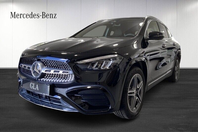 Svart (black) Begagnad 2024 Mercedes GLA250 Advanced Plus SUV | 439 900 kr - Bild 1/4