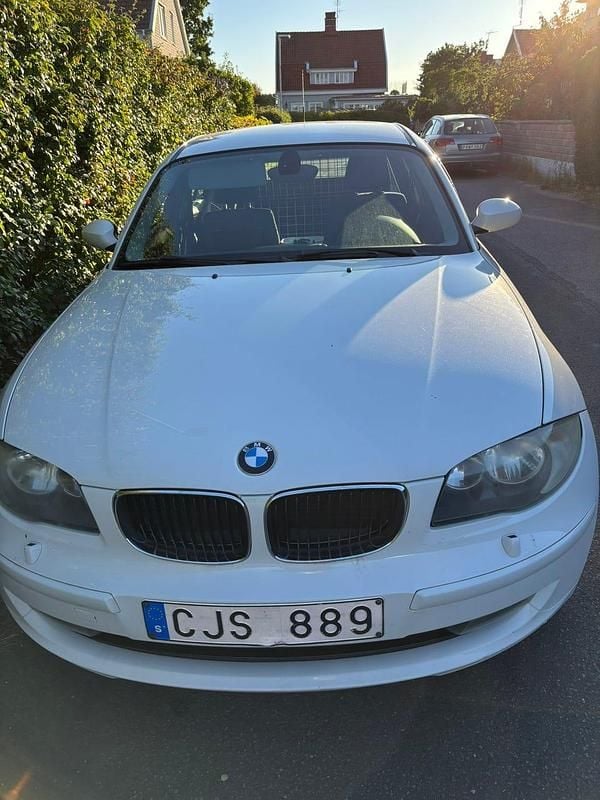 Begagnad 2008 BMW 118 Halvkombi | 49 000 kr (Marknadspris) - Bild 1/4