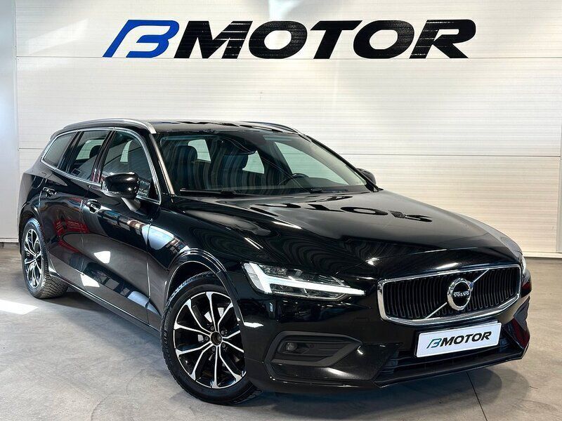 Svart Begagnad 2019 Volvo V60 Momentum Kombi | 209 900 kr (Marknadspris) - Bild 1/4
