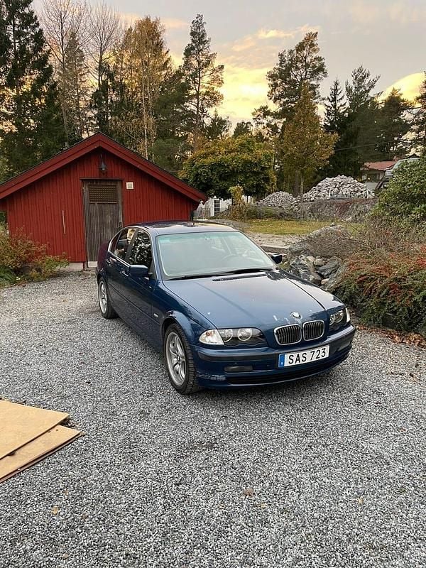 Begagnad 2001 BMW 320 Sedan | 39 000 kr (Superpris) - Bild 1/4