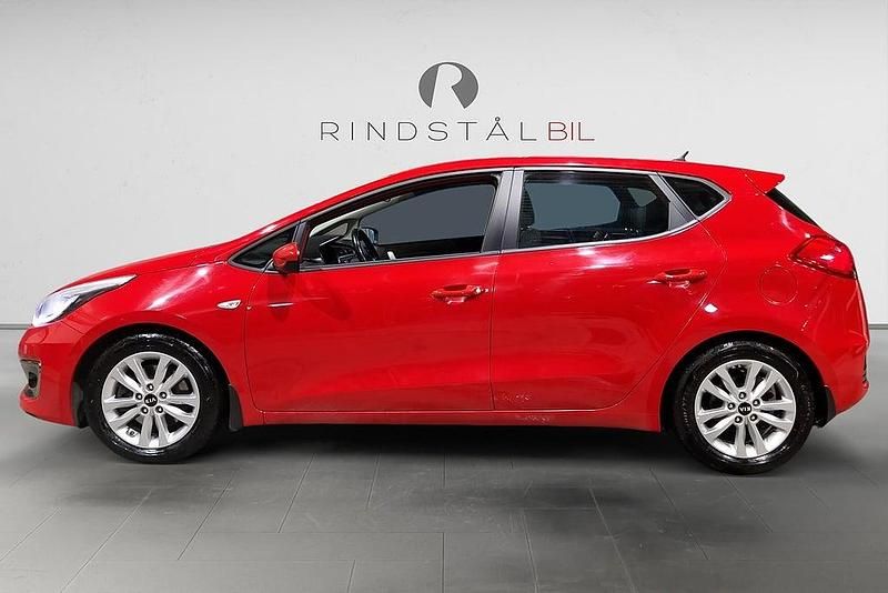Begagnad Kia Ceed 101 HK (74 kW) 2017 Röd Halvkombi