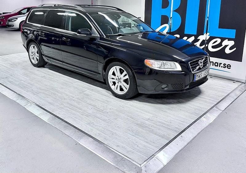 Svart Begagnad 2012 Volvo V70 Momentum Kombi | 128 000 kr (Marknadspris) - Bild 1/4