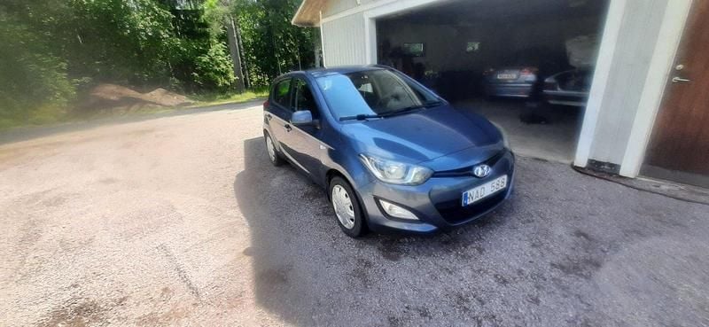 Blå Begagnad 2013 Hyundai i20 Select Halvkombi | 45 000 kr (Marknadspris) - Bild 1/4