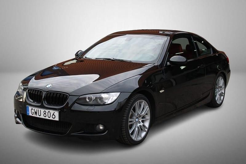 Svart Begagnad 2008 BMW 325 Comfort Edition Sportkupé | 109 900 kr (Lite dyr) - Bild 1/4