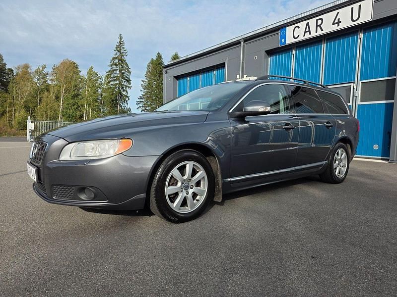 Grå Begagnad 2011 Volvo V70 Momentum Kombi | 64 900 kr (Marknadspris) - Bild 1/4