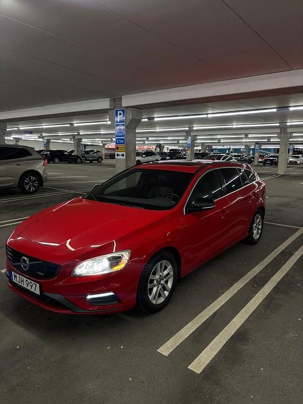 Begagnad 2015 Volvo V60 Kombi | 135 000 kr - Bild 1/4