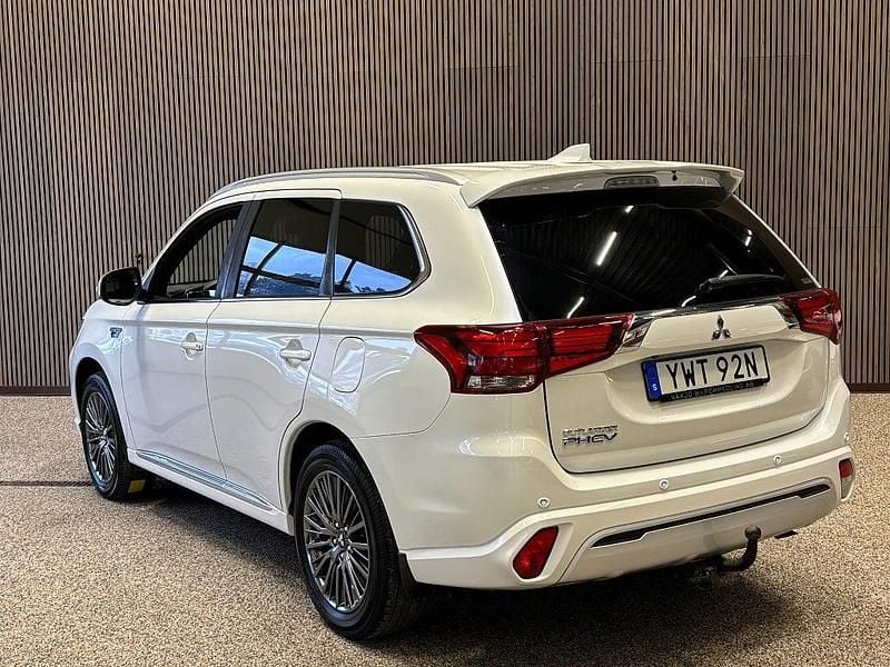 Begagnad Mitsubishi Outlander P-HEV 135 HK (99 kW) 2020 Vit SUV
