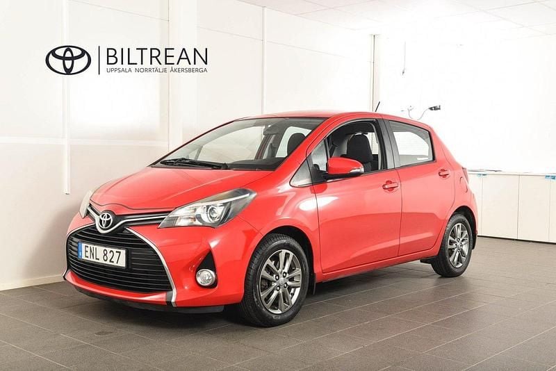 Röd Begagnad 2014 Toyota Yaris Active Halvkombi | 104 900 kr (Marknadspris) - Bild 1/4