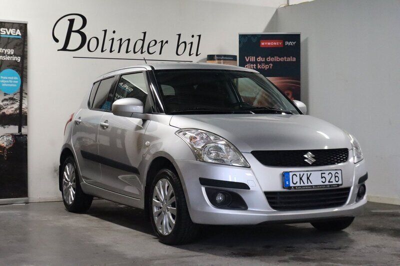 Silver Begagnad 2010 Suzuki Swift Halvkombi | 74 900 kr (Marknadspris) - Bild 1/4
