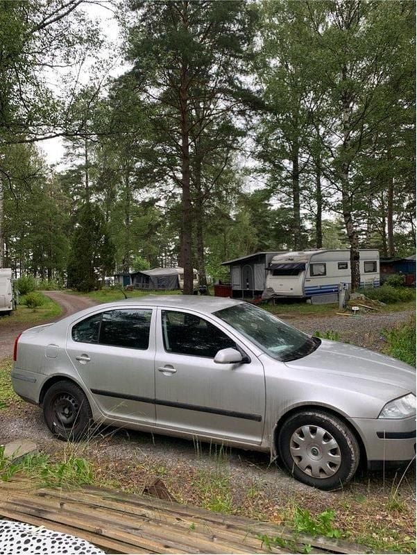 Silver Begagnad 2006 Skoda Octavia Halvkombi | 13 000 kr (Superpris) - Bild 1/4