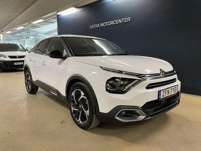 Vit Begagnad 2023 Citroën C4 PureTech Halvkombi | 199 900 kr (Marknadspris) - Bild 1/4