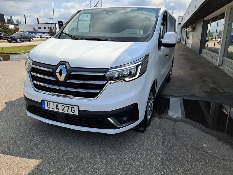Vit Begagnad 2023 Renault Trafic Van | 325 000 kr - Bild 1/4