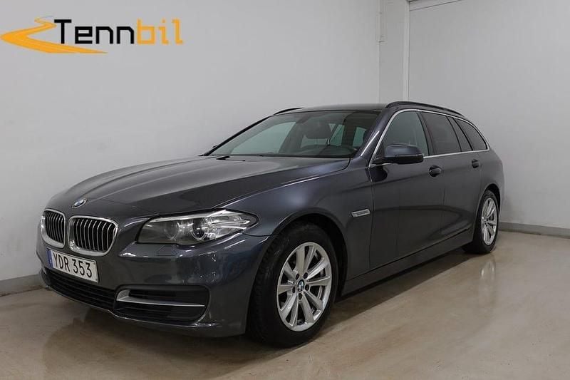 Grå Begagnad 2016 BMW 520 Kombi | 139 900 kr (Bra pris) - Bild 1/4
