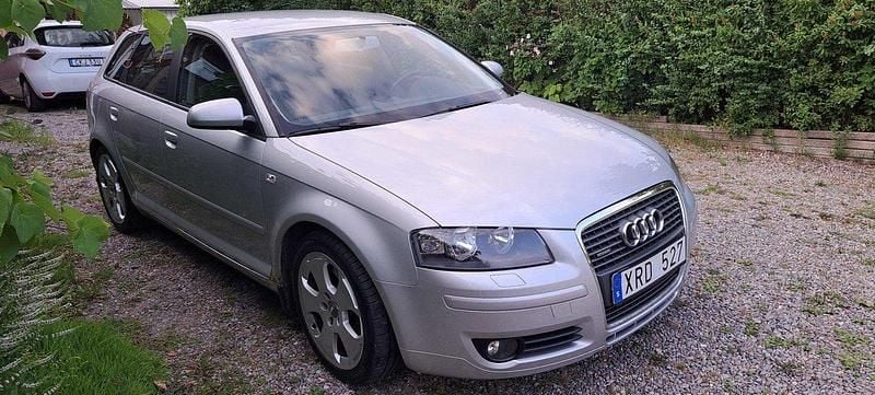 Silver Begagnad 2006 Audi A3 Halvkombi | 49 000 kr (Marknadspris) - Bild 1/4