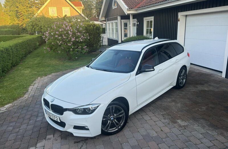 Vit Begagnad 2018 BMW 320 M Sport Kombi | 229 000 kr (Marknadspris) - Bild 1/4