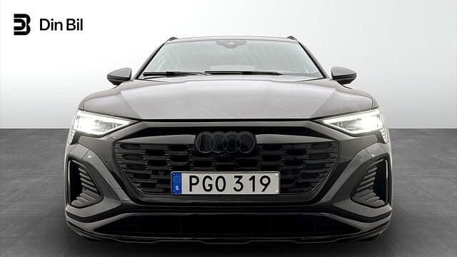 Begagnad Audi Q8 Sportback e-tron S-Line 300 kW (408 HK) 2023 Daytonagrå pärleffekt SUV