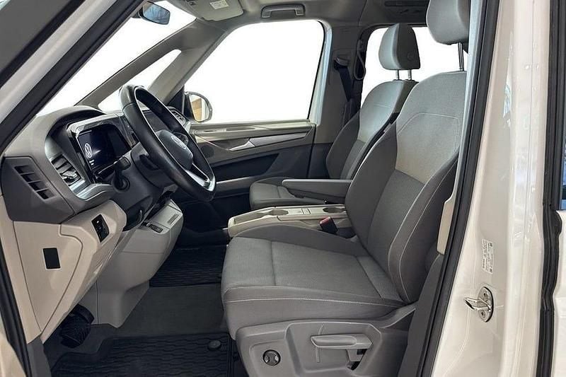 Begagnad VW Multivan Life 220 HK (161 kW) 2024 Vit Van