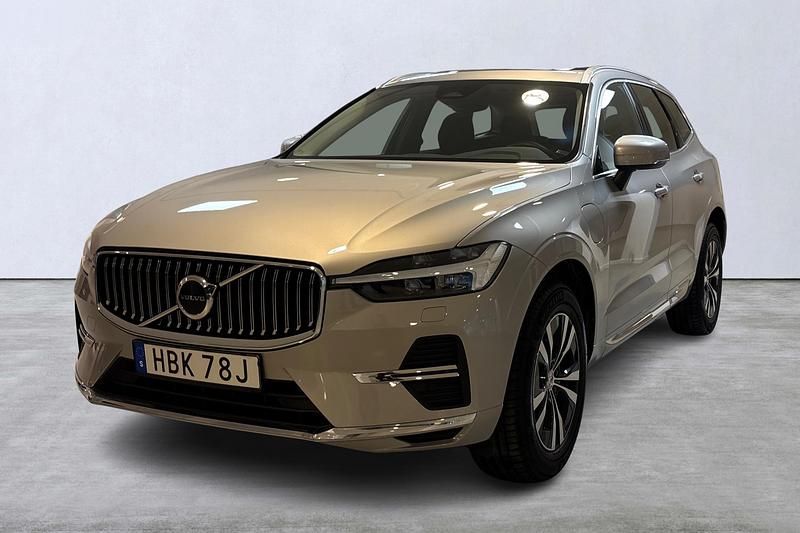 Silver Begagnad 2025 Volvo XC60 SUV | 489 000 kr (Marknadspris) - Bild 1/4