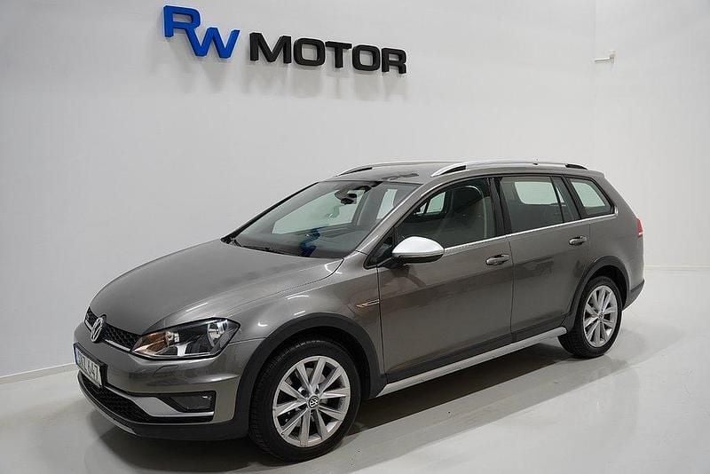 Grå Begagnad 2015 VW Golf Alltrack Kombi | 179 800 kr (Marknadspris) - Bild 1/4
