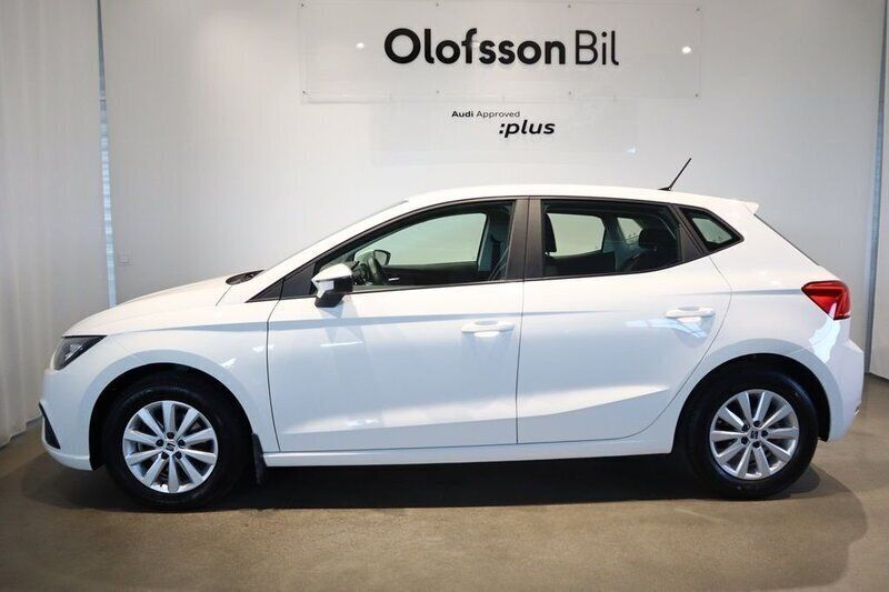 Vit Begagnad 2022 Seat Ibiza Halvkombi | 179 900 kr (Marknadspris) - Bild 1/4