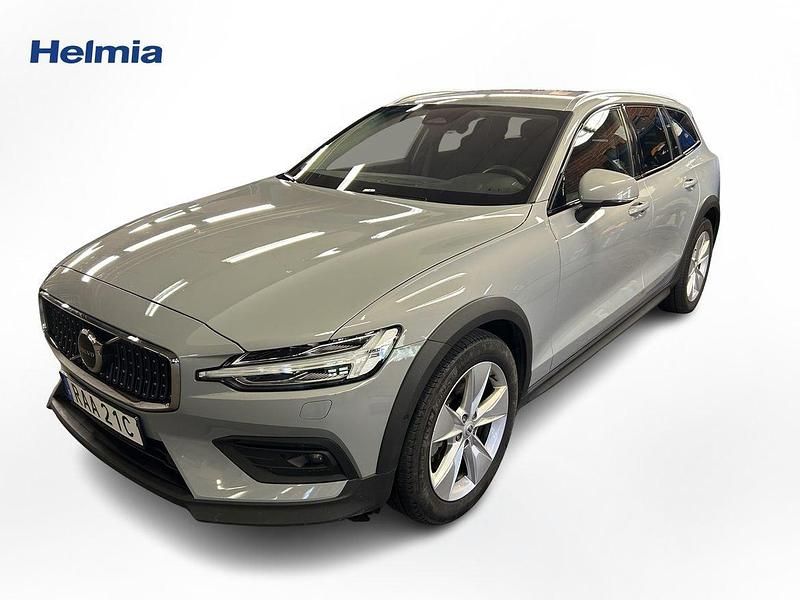 Grå Begagnad 2024 Volvo V60 CC Core Kombi | 429 000 kr (Lite dyr) - Bild 1/4
