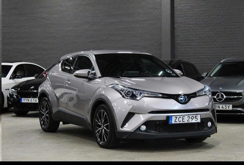 Grå Begagnad 2018 Toyota C-HR Executive SUV | 189 000 kr (Bra pris) - Bild 1/4