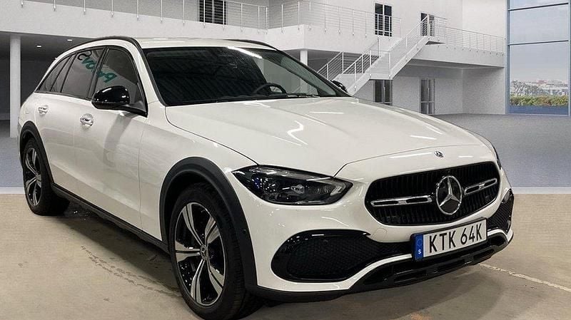 Vit Begagnad 2024 Mercedes C220 Kombi | 509 000 kr (Bra pris) - Bild 1/4