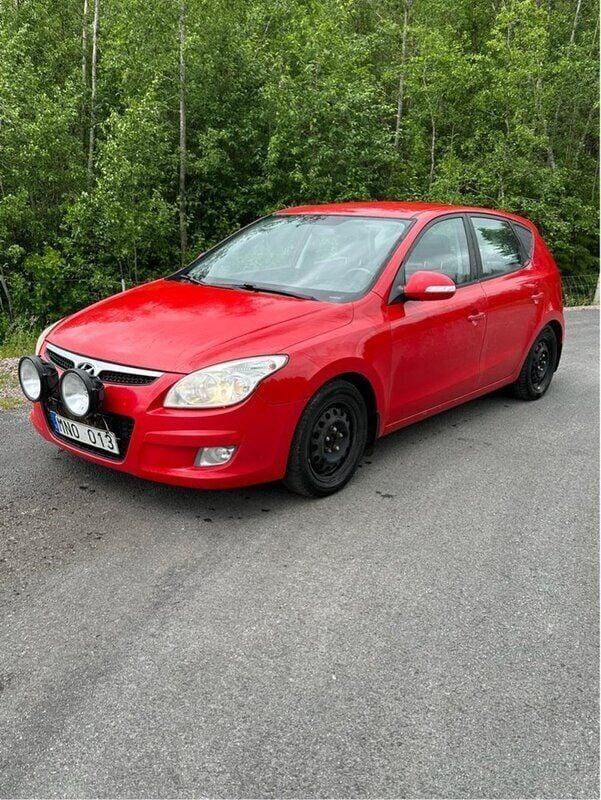 Röd Begagnad 2009 Hyundai i30 Kombi | 16 000 kr (Marknadspris) - Bild 1/4