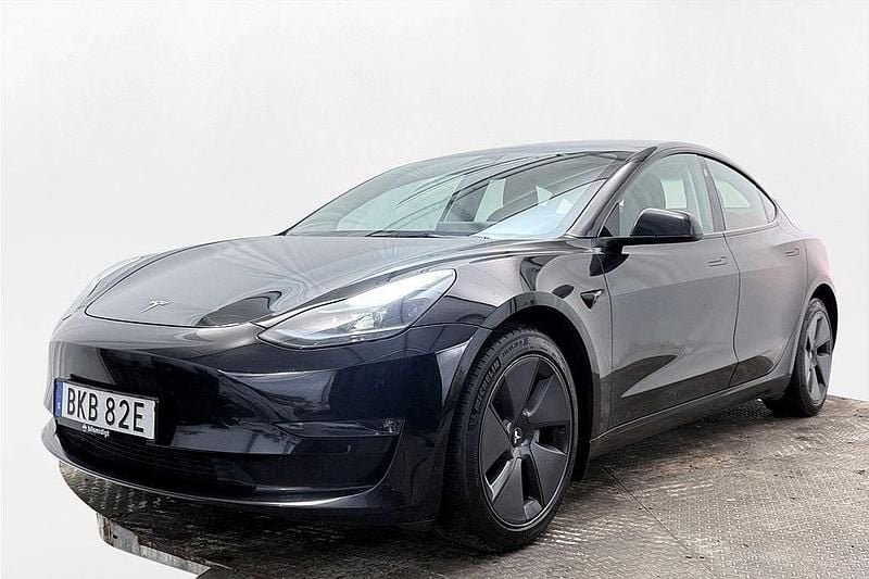Svart Begagnad 2023 Tesla Model 3 Long Range AWD Sedan | 334 800 kr (Marknadspris) - Bild 1/3