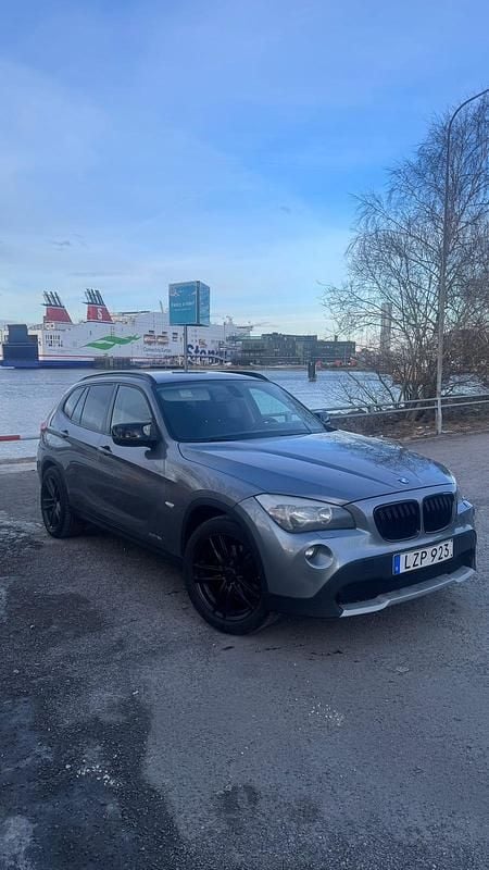 Begagnad 2012 BMW X1 SUV | 72 000 kr (Marknadspris) - Bild 1/4