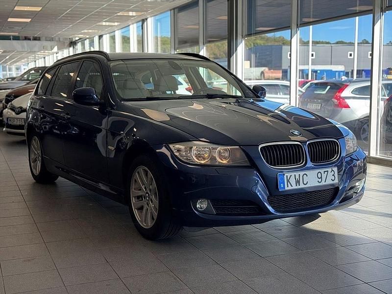 Blå Begagnad 2011 BMW 316 Comfort Edition Kombi | 79 900 kr (Marknadspris) - Bild 1/4