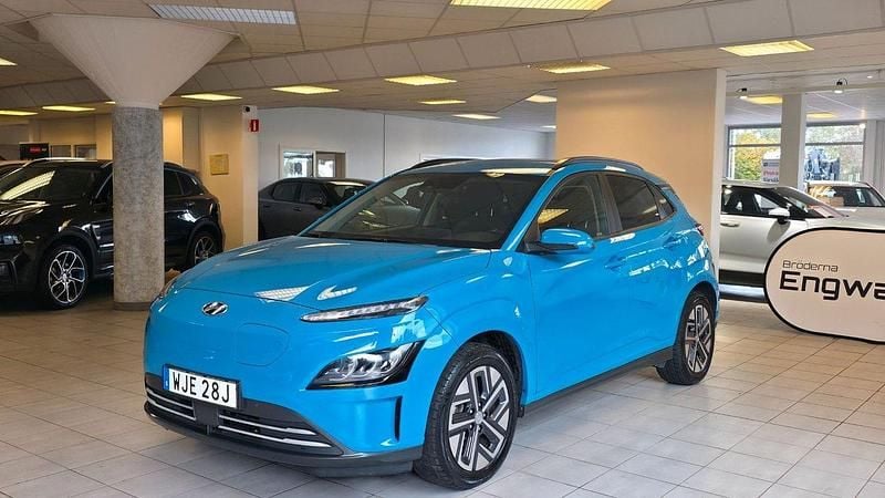 Blå Begagnad 2022 Hyundai Kona Essential SUV | 179 900 kr (Bra pris) - Bild 1/4