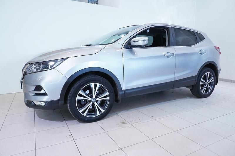 Begagnad Nissan Qashqai N-Connecta 116 HK (85 kW) 2017 Silver SUV